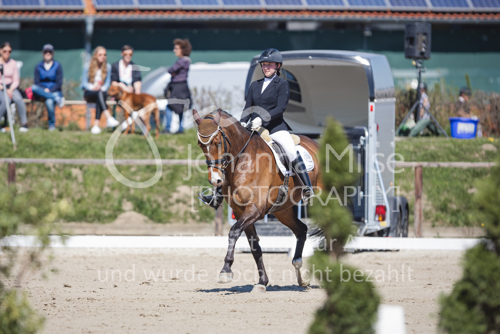 220418_L-Dressur-236 | Frühlingsfest der Pferde
Herford
18.April 2022
Dressurprfg. Kl.L* - Tr. L2ausw. geschlossen