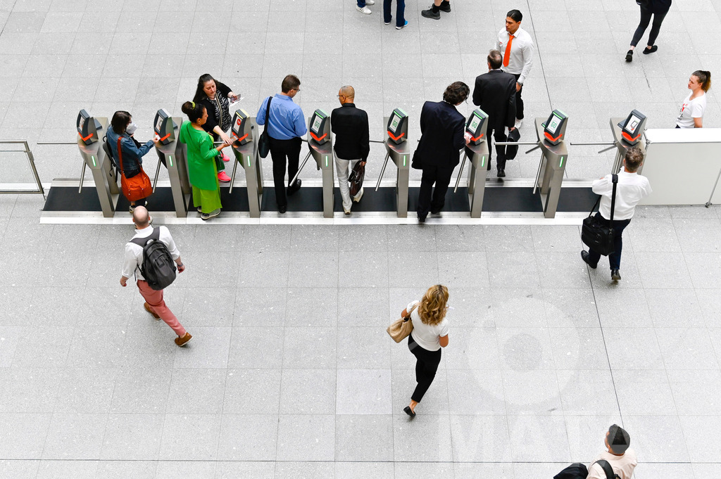 _DW03218 | Das Herz der internationalen Bio-Branche schlug vom 26.–29.07.2022 für vier Tage in Nürnberg. Die BIOFACH, Weltleitmesse für Bio-Lebensmittel, und die VIVANESS, Internationale Fachmesse für Naturkosmetik, meldet sich mit der einmaligen „Summer Edition“ zurück. Groß war die Wiedersehensfreude der über 24.000 Fachbesucher aus 137 Ländern. Im Fokus: Der persönliche Austausch, Networking und vertiefte Gespräche zu den Themen der Zeit. Aber auch: Neuheiten und Trends entdecken und eintauchen mit allen Sinnen in die Produktvielfalt der 2.276 Aussteller aus 94 Ländern. Nürnberg, 29.07.2022 - Realisiert mit Pictrs.com