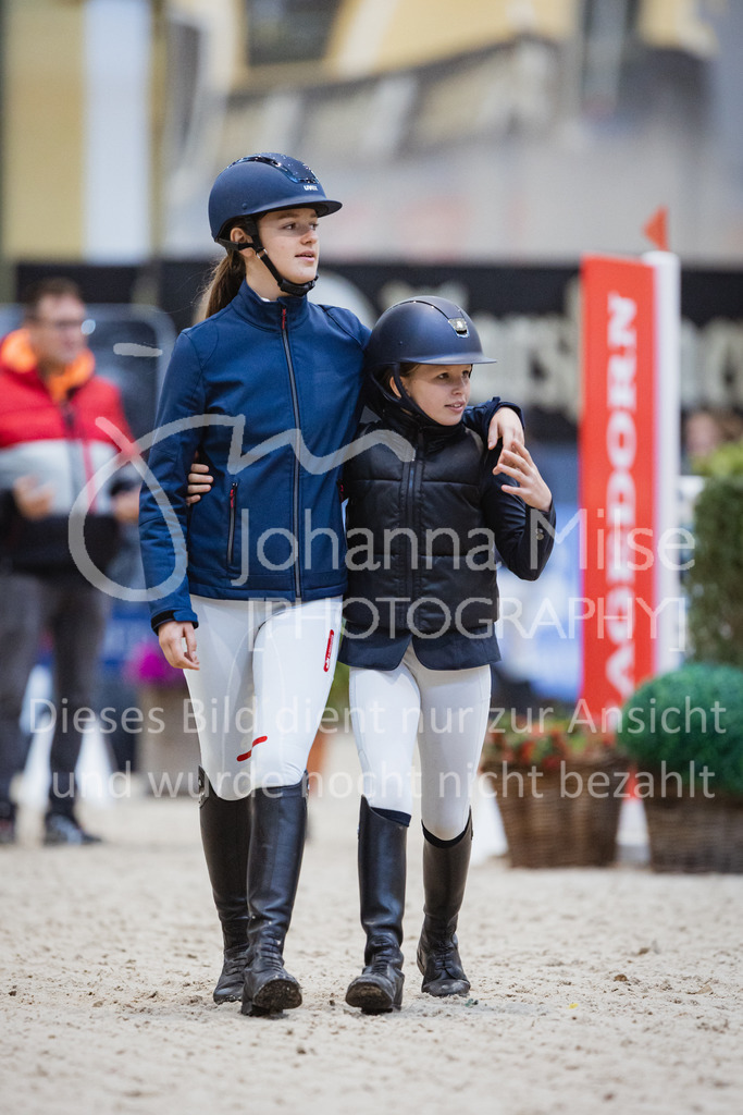 221112_Warstein_L-Spr-108 | Deine schönsten Turniermomente als professionelle Fotos! Entdecke hochwertige Pferdesport-Fotografie im Online-Shop. Jetzt Fotos finden & bestellen!