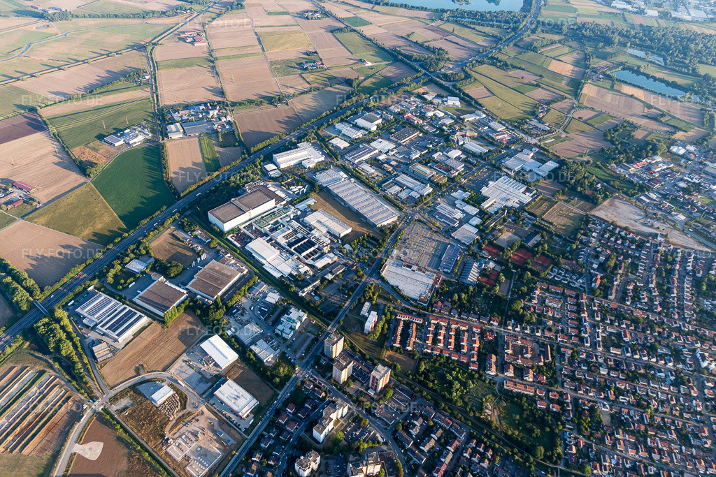 Luftbild: Industrie- und Gewerbegebiet mit Unilever Germany GmbH plant Heppenheim (Bergstraße) in Heppenheim im Bundesland Hessen in Deutschland. Foto: IMG_109462.jpg vom 31.07.2018 durch Werner Riehm/FLY-FOTO.de