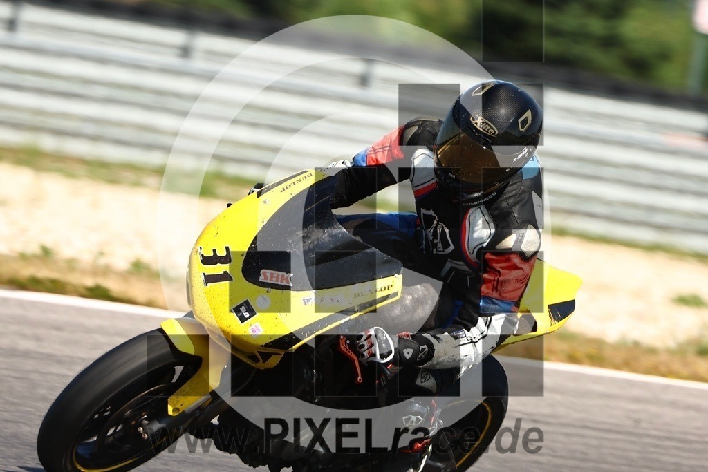 0031-20250622_13617 | Schöne Erinnerungen an spannende Momente - das festzuhalten ist unser Job. PIXELrace.de ist seit 2003 auf den Rennstrecken Europas unterwegs um die Action draußen beim Fahren und die wunderbare Stimmung imm Fahrerlager für euch einzufangen.