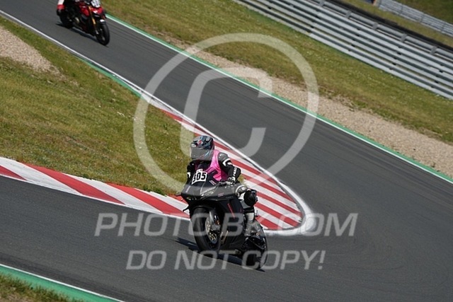 2025_05_12_PBK_18287 | Sportfotografie; SlowMotion; Video; Rennstrecke; Hafeneger; Speer; Racing; RSE; BMW; CBO; Trackday; Motorsportarena; Hockenheimring; Brno; Most; Barcelona; Valencia