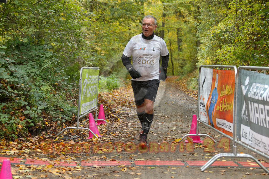 251026_1400_EX1_4088 | Sportfotografie im Rhein-Sieg Kreis, Köln, Bonn, NRW, Rheinland Pfalz, Hessen, etc. Unser Tätigkeitsfeld umfasst den Laufsport vom Volkslauf über den Marathon, Duathlon, Triathon bis zum Ultralauf wie Kölnpfad Ultra oder Schindertrail.