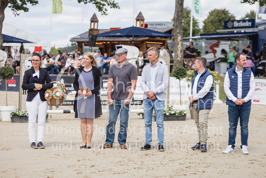 230729_BHO_Para_Siegerehrung-302 | Deine schönsten Turniermomente als professionelle Fotos! Entdecke hochwertige Pferdesport-Fotografie im Online-Shop. Jetzt Fotos finden & bestellen!