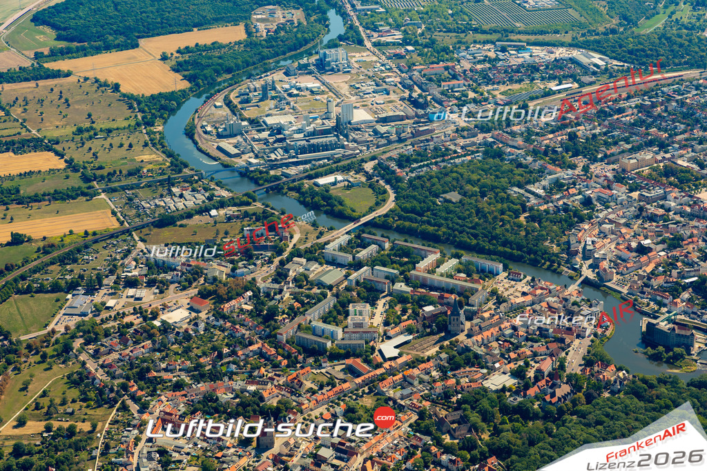 Das Luftbild der Stadt Bernburg wurde 2022 vom Flugzeug heraus erstellt (keine Drohnen-Aufnahmen) Aufnahmehöhe ca.450 Meter- hohe Bildauflösung und Druck-Qualität. Garantiert!