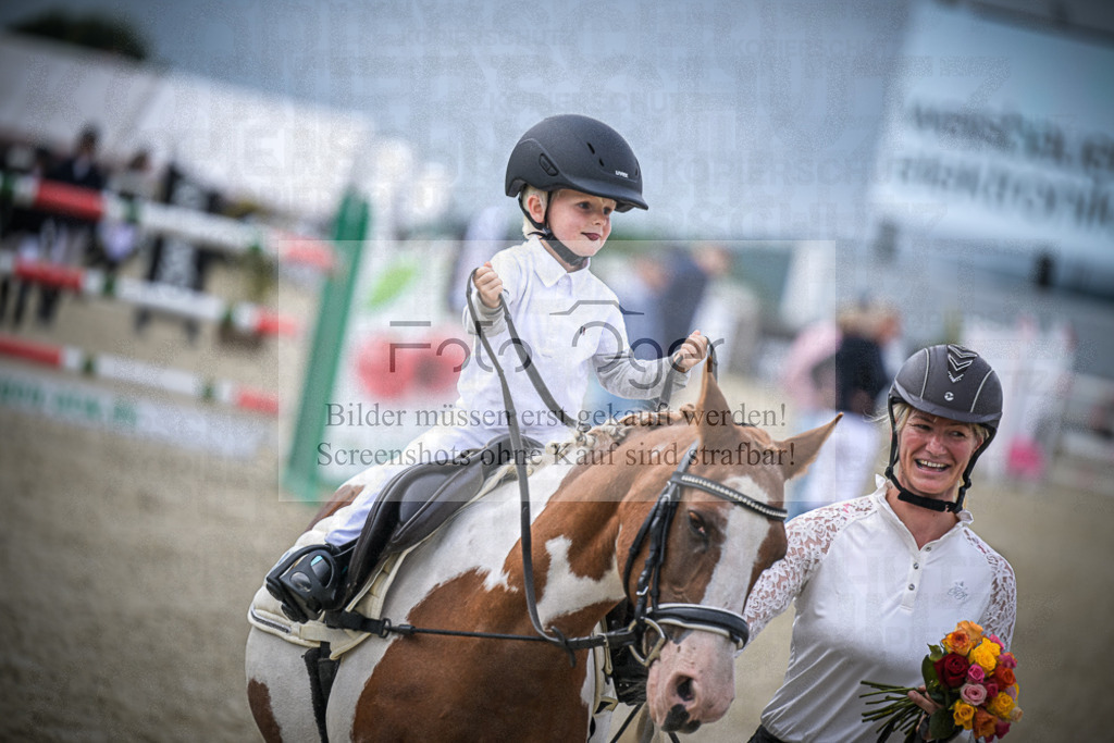 DOS_0550 | Entdecke hochwertige Reitturnierfotos von Foto Oger. Professionell, emotional und authentisch – jetzt Lieblingsmomente im Shop bestellen.Deutschlandweite Turnierfotografie. - Realisiert mit Pictrs.com