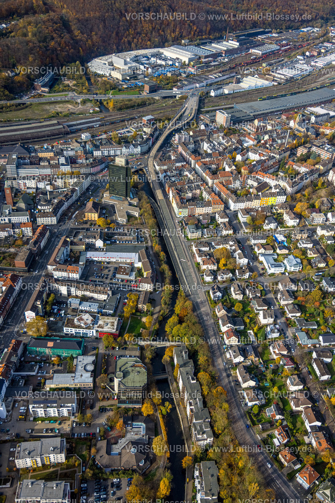 Hagen251100912 | Luftbild, Ortsansicht City, Hochstraße Bundesstraße B54 und Hochhaus Agentur für Arbeit, Hauptbahnhof Hagen mit Bahnhofshinterfahrung, Altenhagen, Hagen, Ruhrgebiet, Nordrhein-Westfalen, Deutschland