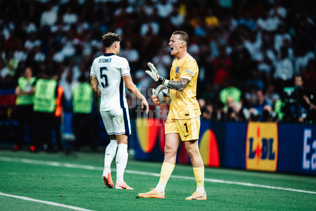 Fußball | Herren | UEFA-Fußball-Europameisterschaft 2024 | Finale | Spanien vs. England | 14.07.2024 | Jordan Pickford (#1, England) beruhigt seine Mannschaft