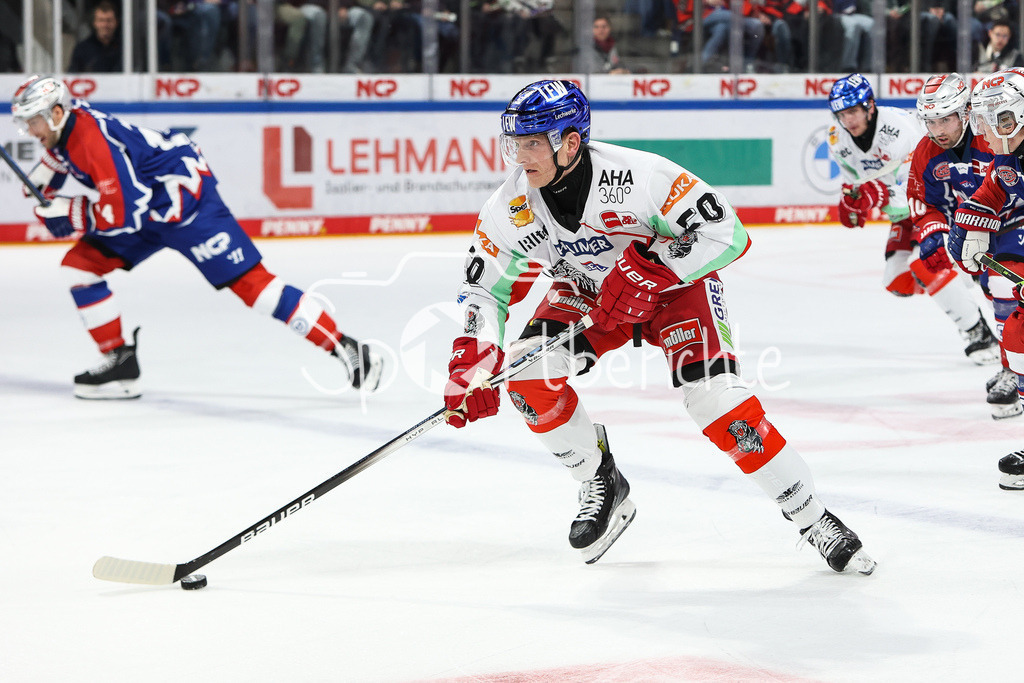 Nürnberg ICE Tigers - Augsburger Panther | Alexander OBLINGER (AEV #50) auf dem Weg ins gegnerische Drittel / Puck / DEL Retro Game