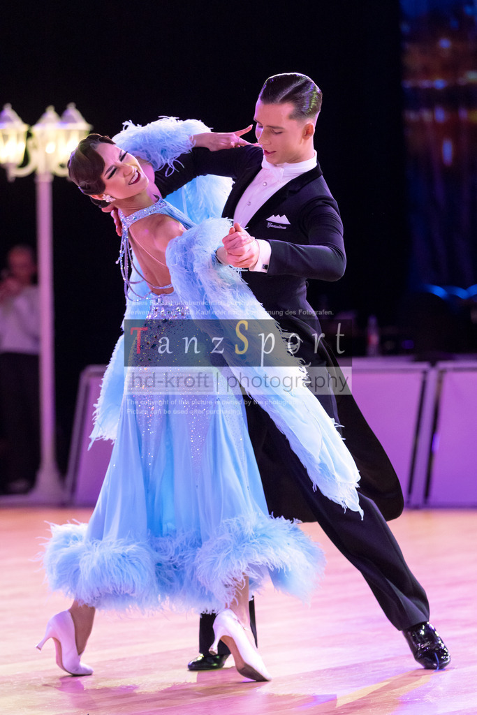 20241215_WDSF_Open_Youth_Std-Riga-9680 | Tanzsportbilder, Standardtanz, Lateintanz, WDSF, DTV, LTVB, dancecomp, goc, hessen tanzt, blaues band der spree, walzer, tango, wiener walzer, slowfox, quickstepp, samba, rumba, cha-cha-cha, paso doble. jive, hd-kroft photography, turniertanzsport