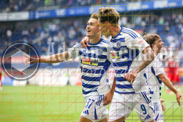 MSV Duisburg vs VfB Stuttgart II - 3. Liga | Duisburg, Deutschland, 02.08.25:   Patrick Sussek (MSV Duisburg) Torjubel, jubelt nach seinem Treffer zum 1:0 mit Tim Heike (MSV Duisburg) waehrend des Spiels der 3. Liga MSV Duisburg vs VfB Stuttgart II in der schauinsland-reisen-arena(Foto von Brauer-Fotoagentur / Adrian Schlueter)