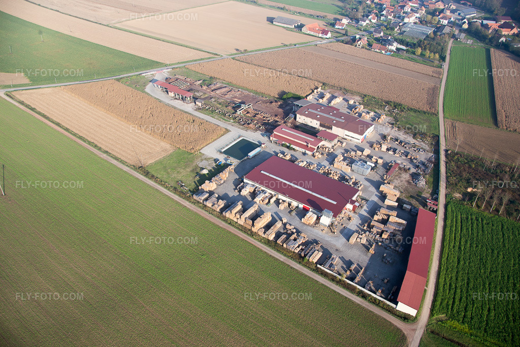 Aerial view: View of the town in Niederrœdern in the state Bas-Rhin, France.Photo: IMG_075656.jpg taken on 11/01/2014 by Werner Riehm/FLY-FOTO.comResolution of the original: 5472 x 3648 px