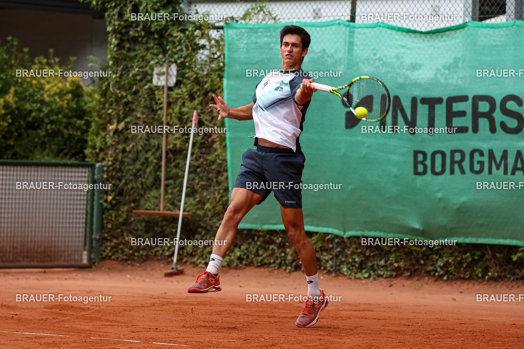 HTC Blau-Weiß Krefeld - LTTC Rot-Weiß Berlin  | Krefeld, Deutschland 21.07.2023, Carlos Sanchez Jover (HTC Blau-Weiß Krefeld) gegen Oriol Roca-Botalla (LTTC Rot-Weiss Berlin) ,

bei der 2. Tennis Bundesliga Nord Begegnung zwischen HTC Blau-Weiß Krefeld und LTTC Rot-Weiß Berlin am 21.07.2023 in Krefeld.

(Foto: BRAUER-Fotoagentur)
 
