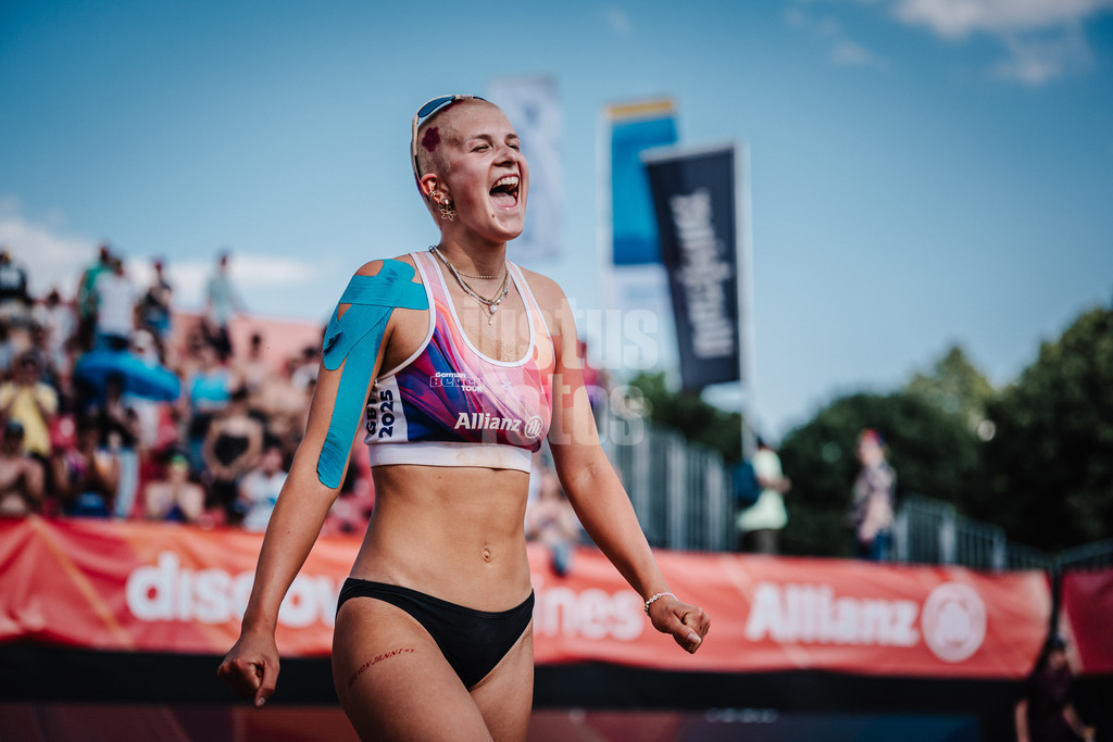 Beachvolleyball | Frauen | Allianz German Beach Tour 2025 | Tourstop München | 04.07.2025 | Mareet Maidhof freut sich