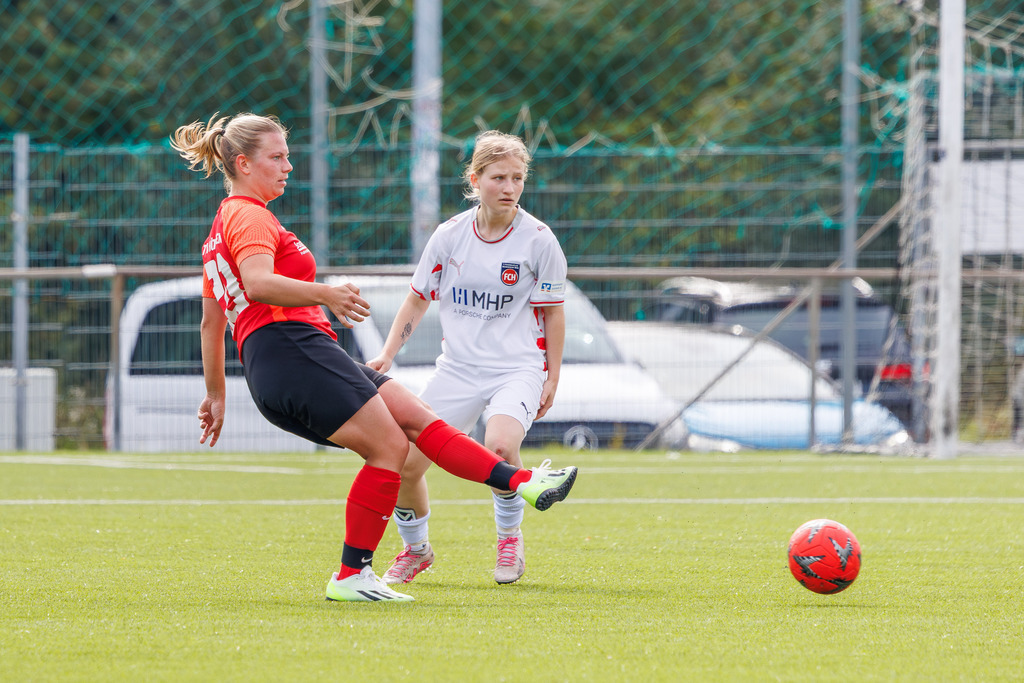 FCHHÜT_251003_5689 | 1.FC Heidenheim 1846 II vs. TSV Hüttlingen, Fußball, Frauen, Bezirkspokal, 2025/2026, 1.Runde, 03.10.2025 in Mergelstetten, Sportplatz 2(Foto: Michael Bulling) - Realisiert mit Pictrs.com
