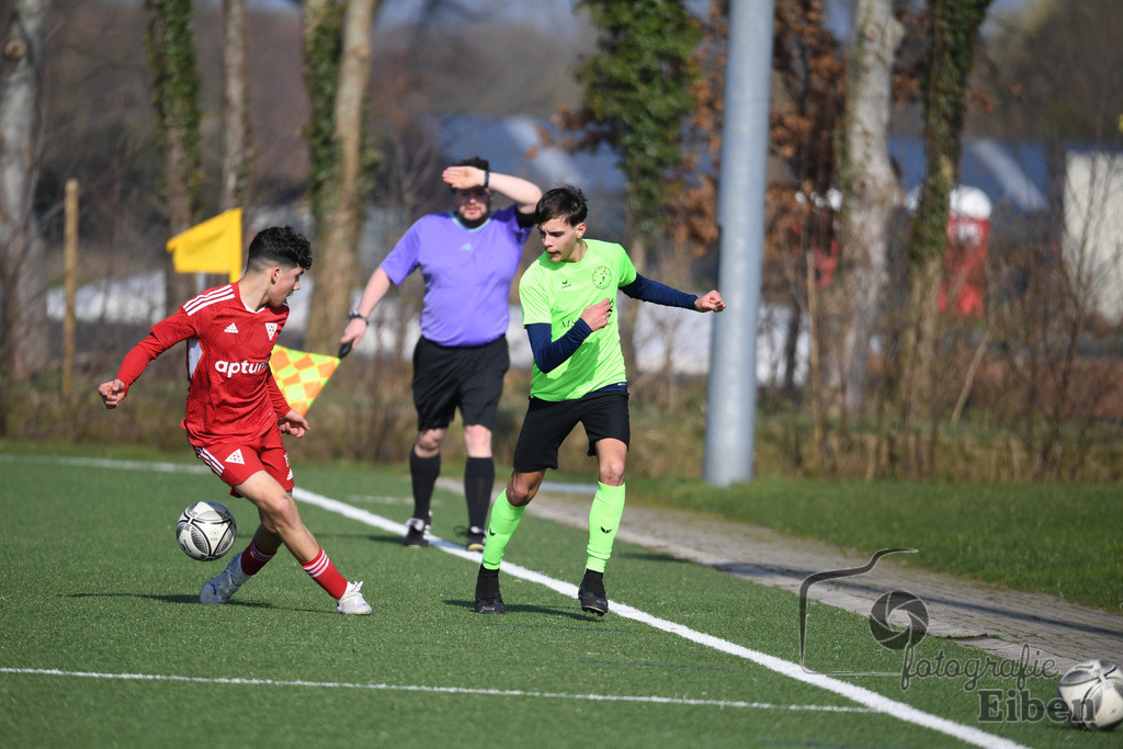 JFV Edewecht-TSV Bemerode U15 | C-Jugend Niedersachsenliga; JFV Edewecht (grün)-TSV Bemerode U15 (rot) am 09.03.2024; in Edewecht (Sportpark Göhlenweg), Photo: Philip Eiben 2024 - Realisiert mit Pictrs.com