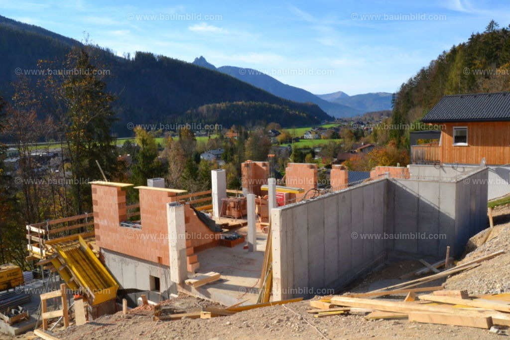 Ziegel- und Betonaußenwände | Erdgeschoß in Mischbauweise mit Außenmauern aus gebrannten Hochlochziegeln und Massivbeton sowie Betonstützen