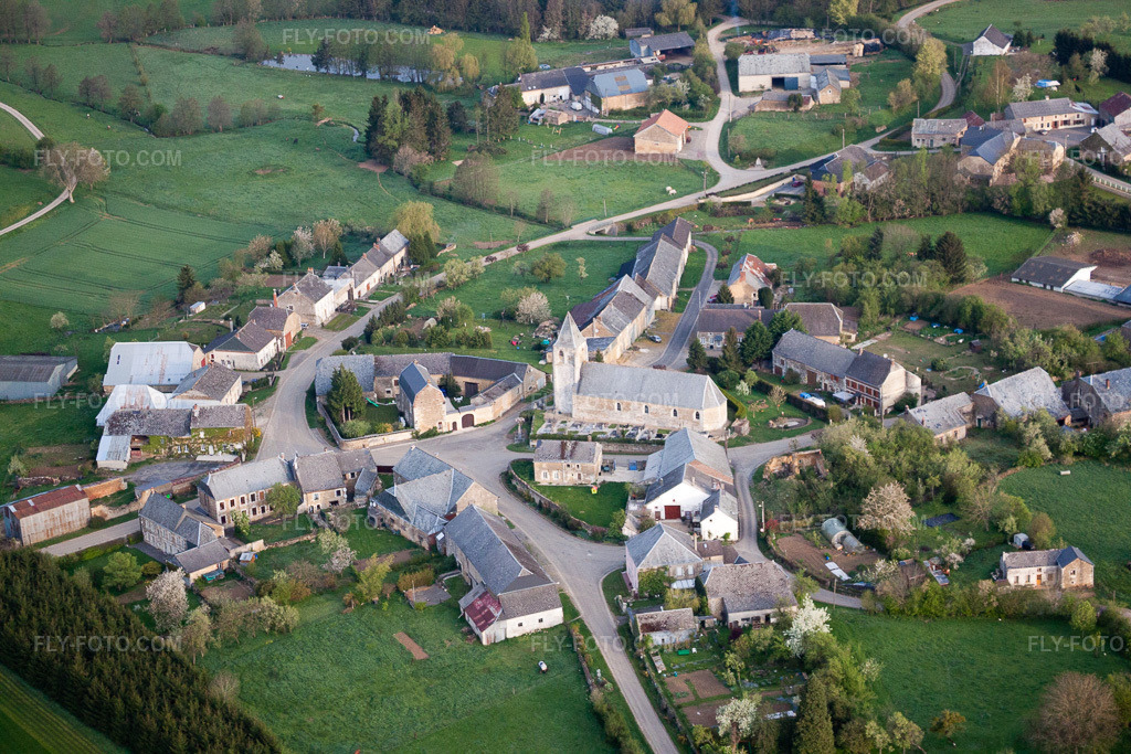 Aerial view: View of the town in Antheny in the state Ardennes, France. – Photo: IMG_39912.jpg taken on 04/17/2011 by Werner Riehm/FLY-FOTO.com – Resolution of the original: 4752 x 3168 px