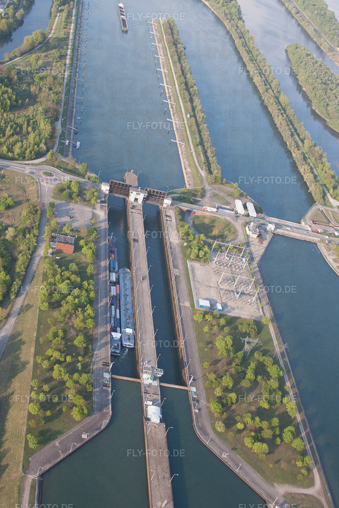 Ortsansicht | Luftbild: Ortsansicht in Gambsheim im Bundesland Bas-Rhin in Frankreich. Foto: IMG_39558.jpg vom 14.04.2011 durch Werner Riehm/FLY-FOTO.de - Realisiert mit Pictrs.com