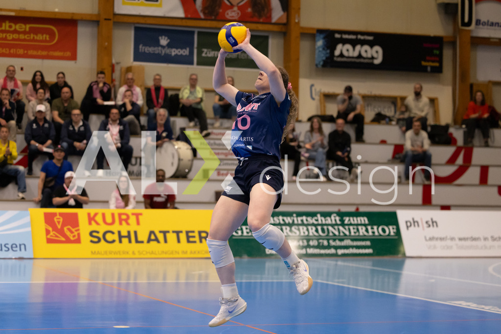 Volleyball I Frauen I Saison 2025-2026 I Volleyball NLA | Women I 1/2 Finals I  VC Kanti Schaffhausen - Sm'Aesch Pfeffingen I 07.03.2026 | 10 Jillian Gillen (USA) (Sm'Aesch Pfeffingen) – Außenangriff - Realisiert mit Pictrs.com