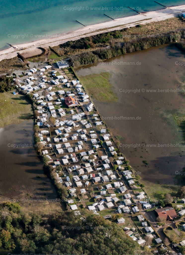 PLB_6401_Camping_Damp-Sued | LUFTBILD. Campingplatz  " Dorotheenthal " vom Ostseesturm überflutet. - Realisiert mit Pictrs.com