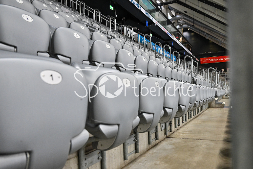 Augsburger Panther - Kölner Haie | Das innere des Curt Frenzel Stadions vor der Partie zwischen Augsburg und Koeln / Sitzplaetze / Symbolbild / Stadion / Arena / Sitzschalen / DEL: Augsburger Panther - Koelner Haie, Curt Frenzel Stadion am 02.03.2025