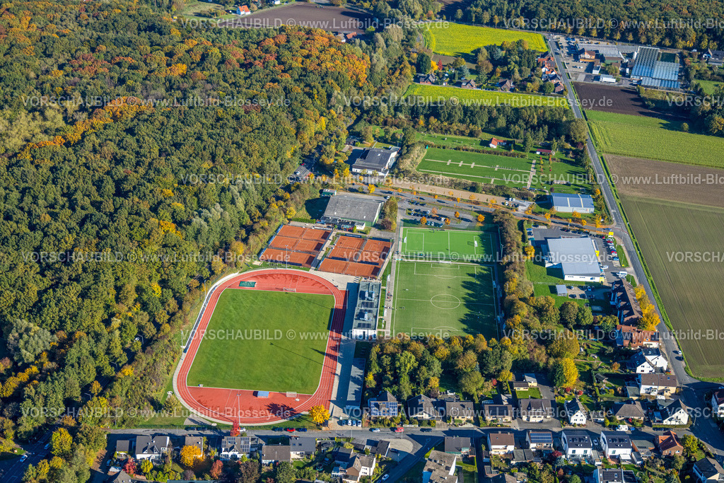 Hamm251001570 | Luftbild, Gesamtansicht der Sportanlage des Hammer SC HSC in Westtünnen, Tennisplätze, Fußballstadion und Leichtathletikstadion, Bogensportzentrum und von-Thünen-Halle, Kleinspielfeld Fuchshöhle, Pilsholz Wald, Netto Supermarkt, Stadtbezirk Rhynern, Hamm, Ruhrgebiet, Nordrhein-Westfalen, Deutschland
