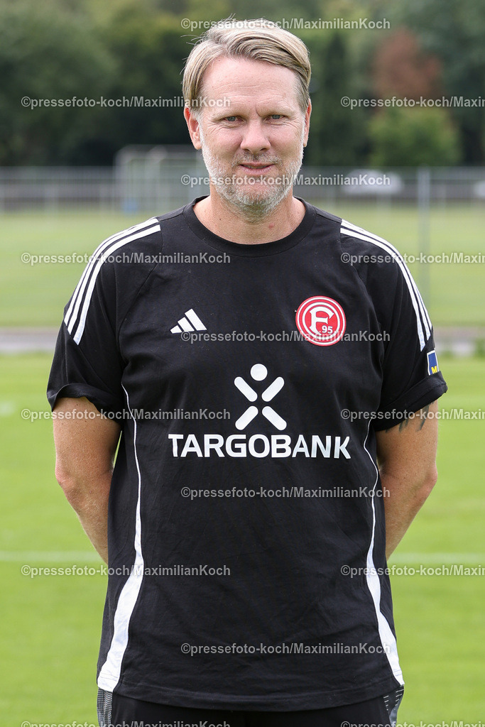 Due2BL25072401035 | Teammanager Sascha Rösler ; Fortuna Düsseldorf; 2. Bundesliga, Porträttermin 2024/2025