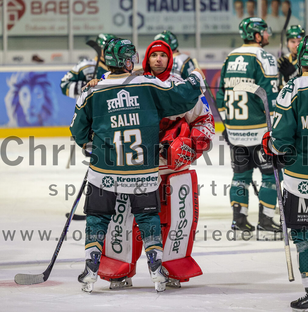 2025-09-12_188_TSV_Erding_gegen_EV_Landshut | Erding, Deutschland, 12.09.2025:Eishockey, Oberliga Süd 2025 / 2026, Testspiel, TSV Erding gegen EV Landshut, Endergebnis: 4:6Björn Salhi (Erding Gladiators, #13), Philipp Dietl (EV Landshut, #29)Foto: Christian Riedel / fotografie-riedel.net