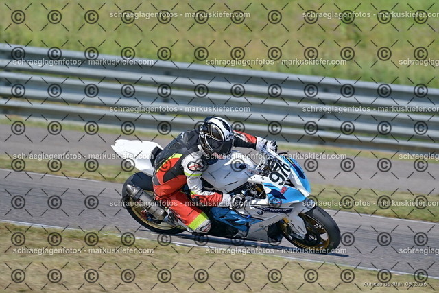 26BT02-0098 | markuskiefer.com - Realisiert mit Pictrs.com