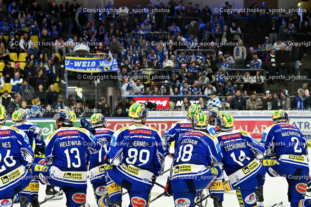 EC IDM WÄRMEPUMPEN VSV vs. Vienna Capitals | EC VSV jubelt mit den Fans, EC IDM WÄRMEPUMPEN VSV vs. Vienna Capitals, EC IDM WÄRMEPUMPEN VSV vs. Vienna Capitals am 16.11.2025 in Villach (Stadthalle Villach), Austria, (Photo by Bernd Stefan)