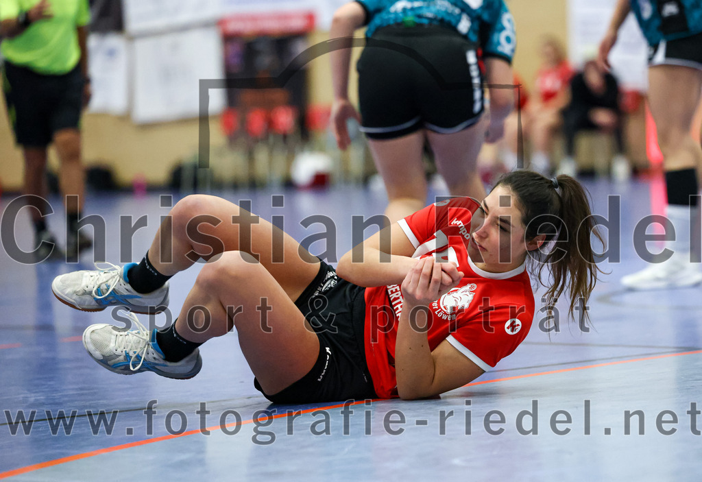 2022-11-27_041_SV_Anzing_gegen_HT_Muenchen_II | Anzing, Deutschland, 27.11.2022:
Handball, Bezirksliga 2022 / 2023, 7. Spieltag, SV Anzing gegen HT München II, Endergebnis: 28:32

Laura Greppmair (SV Anzing, #15)

Foto: Christian Riedel / fotografie-riedel.net
