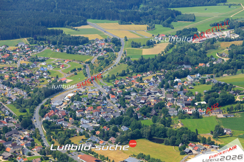 Die Luftaufnahme der Stadt Tröstau wurde vom UL-Flugzeug heraus erstellt ( keine Drohne )- hohe Auflösung für beste Qualität