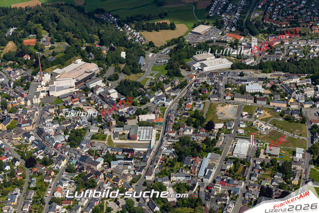 Aktuelles Luftbild von  Helmbrechts Kauf mit Lizenz / Bildrechten möglich- Die Luftaufnahme wurde 2021 mittels UL-Flugzeug erstellt ( keine Drohne ) - hochauflösende Kamera-Systeme von  Canon -Beste Qualität - Für grossformatige Ausdrucke geeignet. Die Geschenkidee !