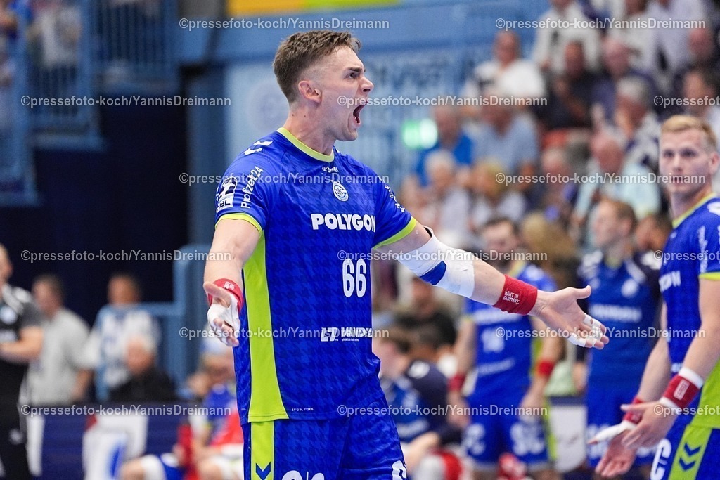 xYDRx04092501038 | 04.09.2025, xydrx, Handball, 1.HBL, VFL Gummersbach - TM Melsungen, Schwalbe-Arena: Stepan Zeman (VFL Gummersbach #66) jubelnd, freut sich