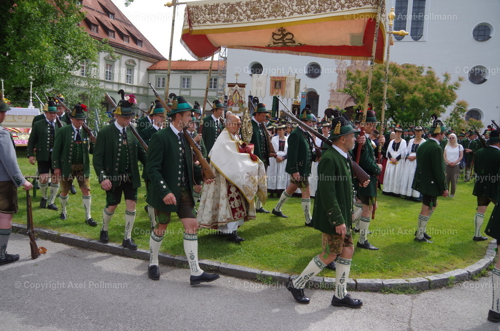 IMGP5702 | fotografiert von Axel PollmannLeonhardi Wallfahrt Benediktbeuern und Murnau, Fronleichnam, Fasching, Landschaft im Loisachtal und Benediktbeuern  - Realisiert mit Pictrs.com