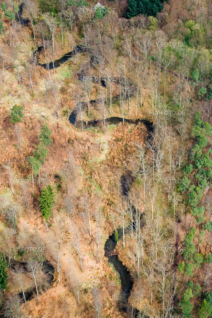 Mäandernde, serpentinenförmiger Kurvenverlauf eines Bach - Flüßchens Otterbach | Luftbild: Mäandernde, serpentinenförmiger Kurvenverlauf eines Bach - Flüßchens Otterbach in Kandel im Bundesland Rheinland-Pfalz in Deutschland. Foto: IMG_10275.jpg vom 08.04.2008 durch Werner Riehm/FLY-FOTO.de - Realisiert mit Pictrs.com