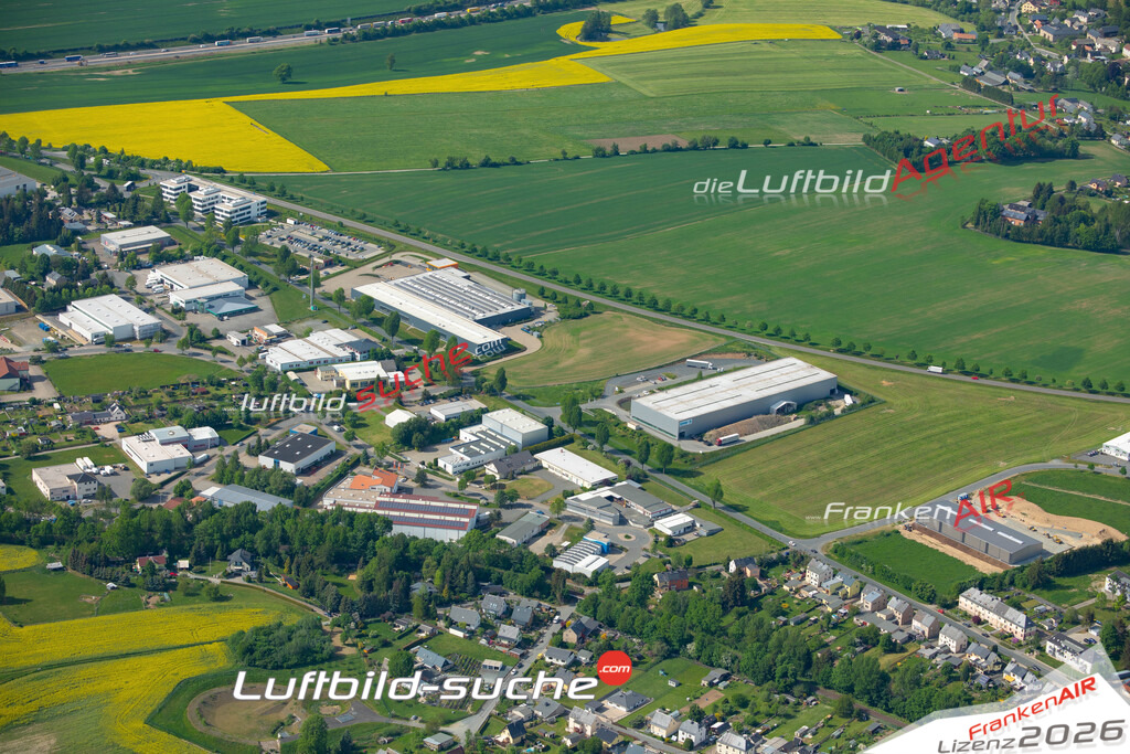 Das Luftbild der Stadt Treuen wurde 2022 vom Flugzeug heraus erstellt (keine Drohnen-Aufnahmen) Aufnahmehöhe ca.450 Meter- hohe Bildauflösung und Druck-Qualität. Garantiert!