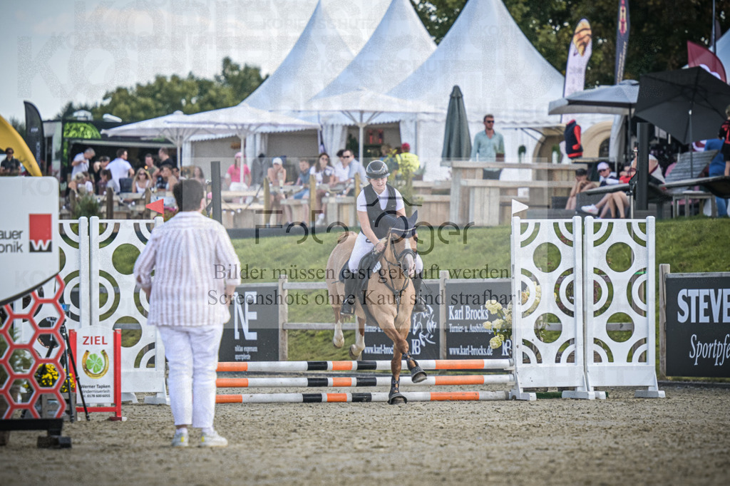 DOS_0265 | Entdecke hochwertige Reitturnierfotos von Foto Oger. Professionell, emotional und authentisch – jetzt Lieblingsmomente im Shop bestellen. - Realisiert mit Pictrs.com