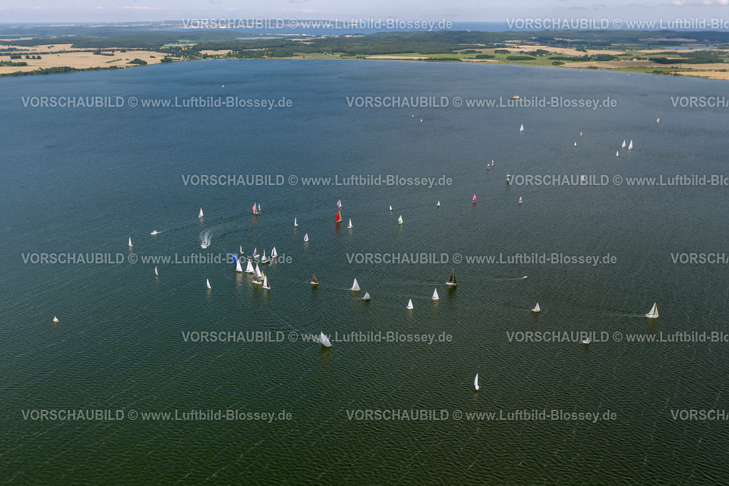 Ruegen12083405SuedOstRuegenRegatta | Luftbild, Segelregatta auf dem Greifswalder Bodden, Segelboote, Wende, Wendeboje,  Middelhagen, Insel Rügen, Mecklenburg-Vorpommern, Deutschland, Europa