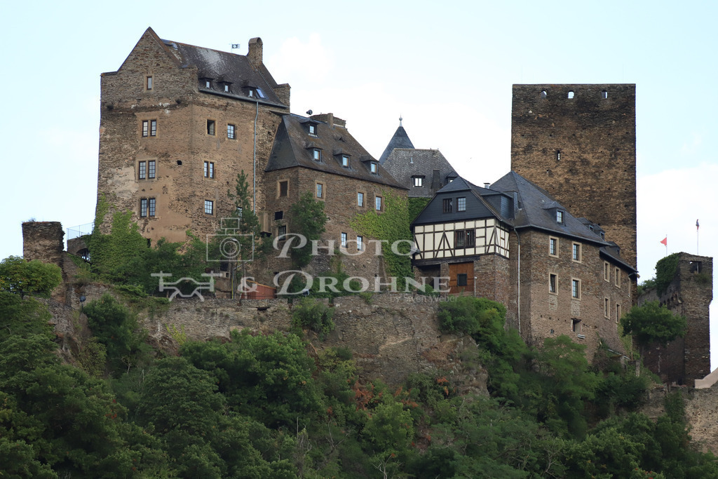 Schönburg-8671 | Die Schönburg ist eine der schönsten Burgen am Mittelrhein. - Realisiert mit Pictrs.com