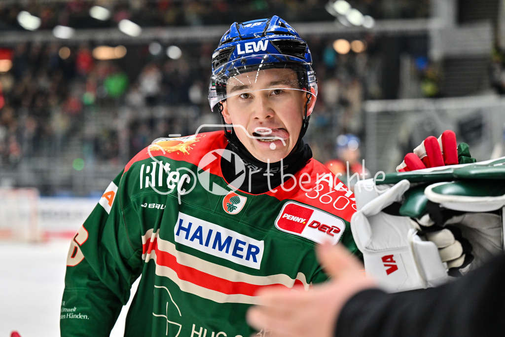 Augsburger Panther - EHC RB München | AUGSBURG, DEUTSCHLAND - 27. FEBRUAR: Jubel der Panther nach dem Anschlusstreffer zum 1-2 durch Moritz ELIAS (Augsburger Panther 46) / Tor / Torschuetze / Freude / Happy während dem Match zwischen den Augsburger Panthern und dem EHC RB München am 46. Spieltag der Penny DEL im Curt Frenzel Stadion