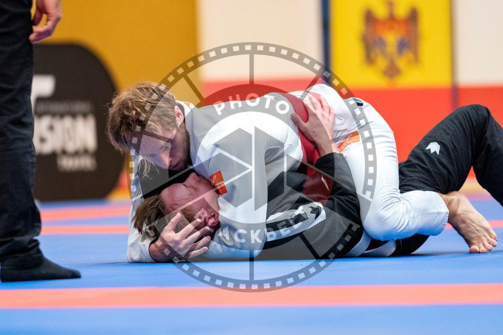 20231118PBB11100 | Fighters compete during the AJP Tour 600 Frankfurt Championship in Frankfurt/Main, Germany, on November 18, 2023.