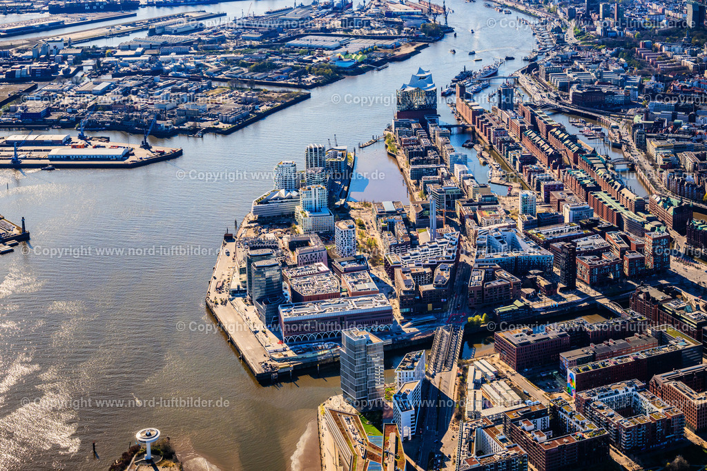 Hamburg_Hafencity_Westfield_ELS_4462060425 | HAMBURG 06.04.2025 Baustelle zum Neubau des Gebäudekomplexes des Einkaufszentrum am Überseequartier am Chicagokai - Osakaallee "Westfield" im Bereich des ehemaligen Grasbrooks im Ortsteil Hafencity in Hamburg, Deutschland. Weiterführende Informationen bei: CHRISTIAN DE PORTZAMPARC,  Depenbrock Bau GmbH & Co. KG,  F + Z Baugesellschaft, Zweigniederlassung der Hecker Bau GmbH & Co. KG,  Stump-Franki Spezialtiefbau GmbH,  Unibail-Rodamco Germany GmbH,  Unibail-Rodamco ÜSQ Süd Quartiersmanagement GmbH. // Construction site for the new building complex of the shopping center at Ueberseequartier at Chicagokai - Osakaallee in the area of the former Grasbrooks in the Hafencity district in Hamburg, Germany. Further information at: CHRISTIAN DE PORTZAMPARC,  Depenbrock Bau GmbH & Co. KG,  F + Z Baugesellschaft, Zweigniederlassung der Hecker Bau GmbH & Co. KG,  Stump-Franki Spezialtiefbau GmbH,  Unibail-Rodamco Germany GmbH,  Unibail-Rodamco UeSQ Sued Quartiersmanagement GmbH. Foto: Martin Elsen