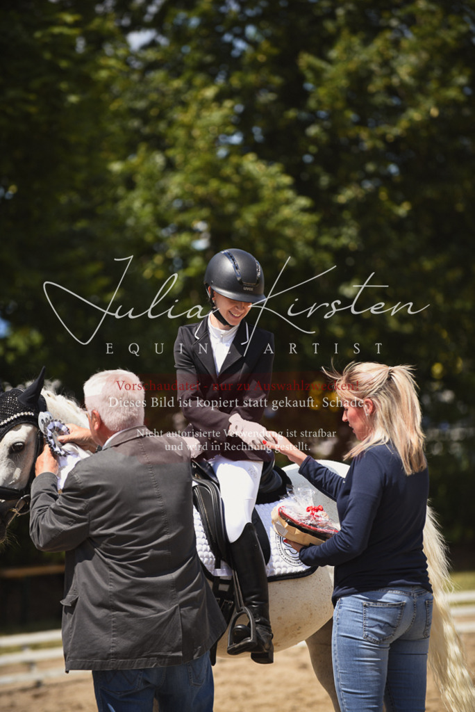 DSC_1583 | Pferde- und Turnierfotografie in Westsachsen. Pferdeportraits, Auftragszeichnungen und intuitive Kunst.