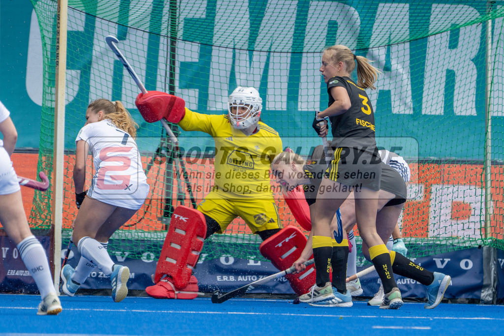 Final4_20250601-1141-Z09_4017 | Krefeld, Deutschland, 01.06.2025:  Feldhockey Final4 2025 – „Deutsche Feldhockey-Meisterschaften 2025“ Harvestehuder HTC - Düsseldorfer HC (Finale Damen) im Gerd-Wellen-Hockeyanlage am 01.06.2025 in Krefeld, Deutschland. (Foto von Kramhöller/Fehrmann/Kaste)Krefeld, Germany, 01.06.2025: Feldhockey Final4 2025 – „Deutsche Feldhockey-Meisterschaften 2025“ Harvestehuder HTC - Düsseldorfer HC (Finale Damen) in Gerd-Wellen-Hockeyanlage at 01.06.2025 in Krefeld, Deutschland. (Foto from Kramhöller/Fehrmann/Kaste)
