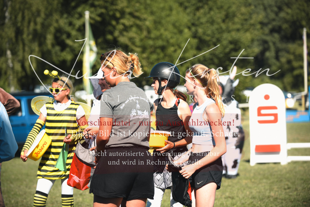 DSC_7830 | Pferde- und Turnierfotografie in Westsachsen. Pferdeportraits, Auftragszeichnungen und intuitive Kunst.