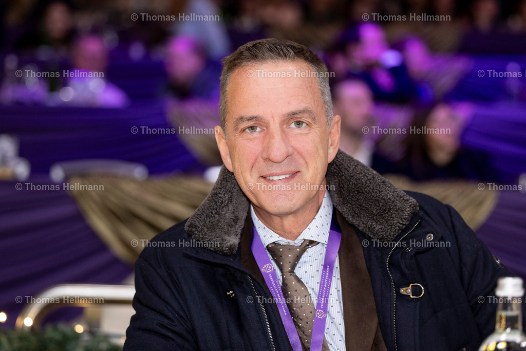 TH_Richter_23722 | Richter beim Festhallen Reitturnier Frankfurt 2024 am 22.12.24 in Frankfurt, Festhalle