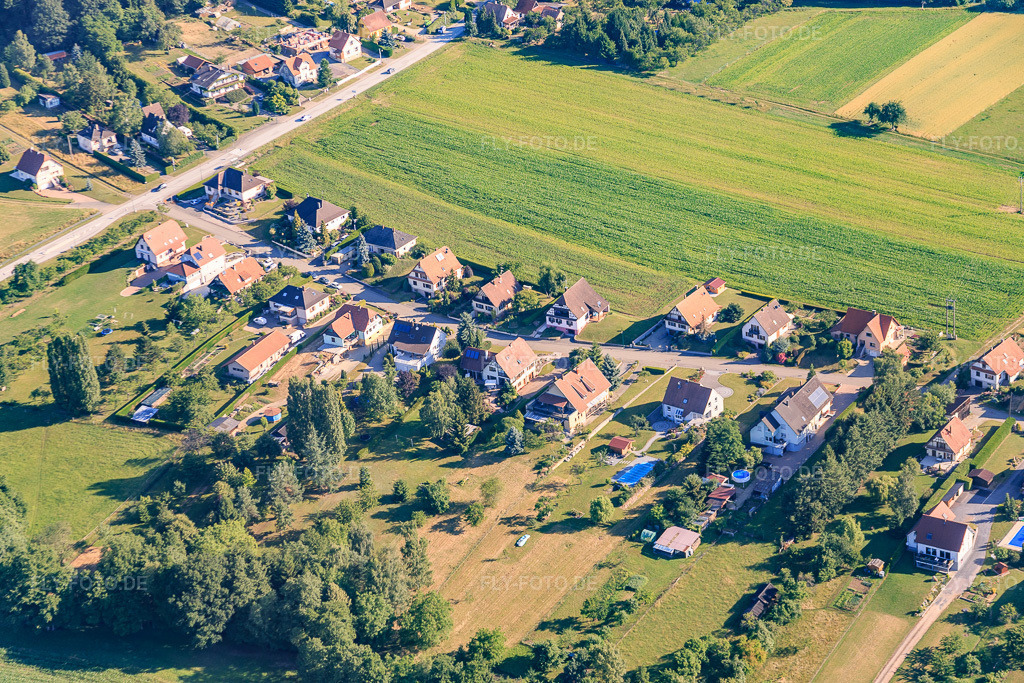 Luftbild: Rue Kappen in Cleebourg im Bundesland Bas-Rhin in Frankreich. – Foto: IMG_082982.jpg vom 26.06.2015 durch Werner Riehm/FLY-FOTO.de – Auflösung des Originals: 5472 x 3648 px