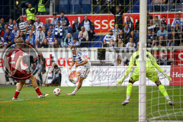 MSV Duisburg vs VfB Stuttgart II - 3. Liga | Duisburg, Deutschland, 02.08.25:   Patrick Sussek (MSV Duisburg) erzielt das Tor zum 2:1 waehrend des Spiels der 3. Liga MSV Duisburg vs VfB Stuttgart II in der schauinsland-reisen-arena(Foto von Brauer-Fotoagentur / Adrian Schlueter)